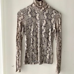 Snakeskin patterned Turtleneck